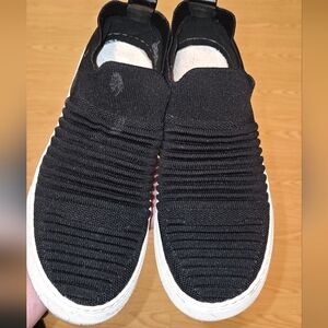 Women's by Wonderly Black Sneaker 6M